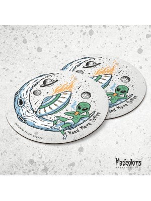 Подложка за чаша Madcolors - Alien Need More Coffee